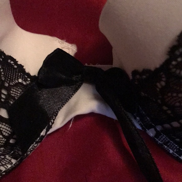 Never worn black and white bra. - Picture 5 of 6